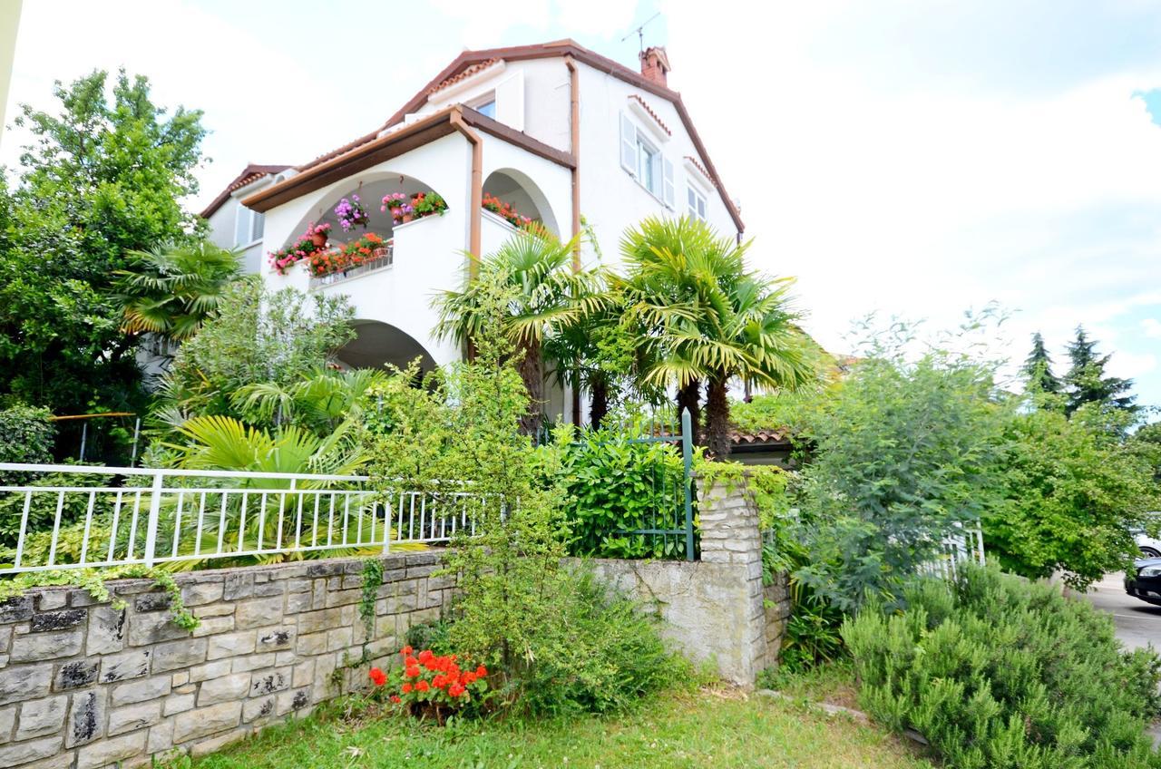 Apartments Dea Porec Exterior photo